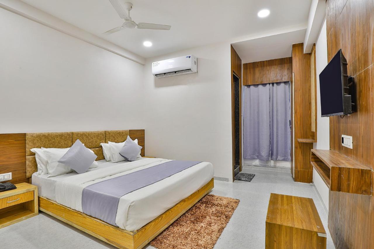 Fabhotel Parkland A Ahmedabad Exterior photo