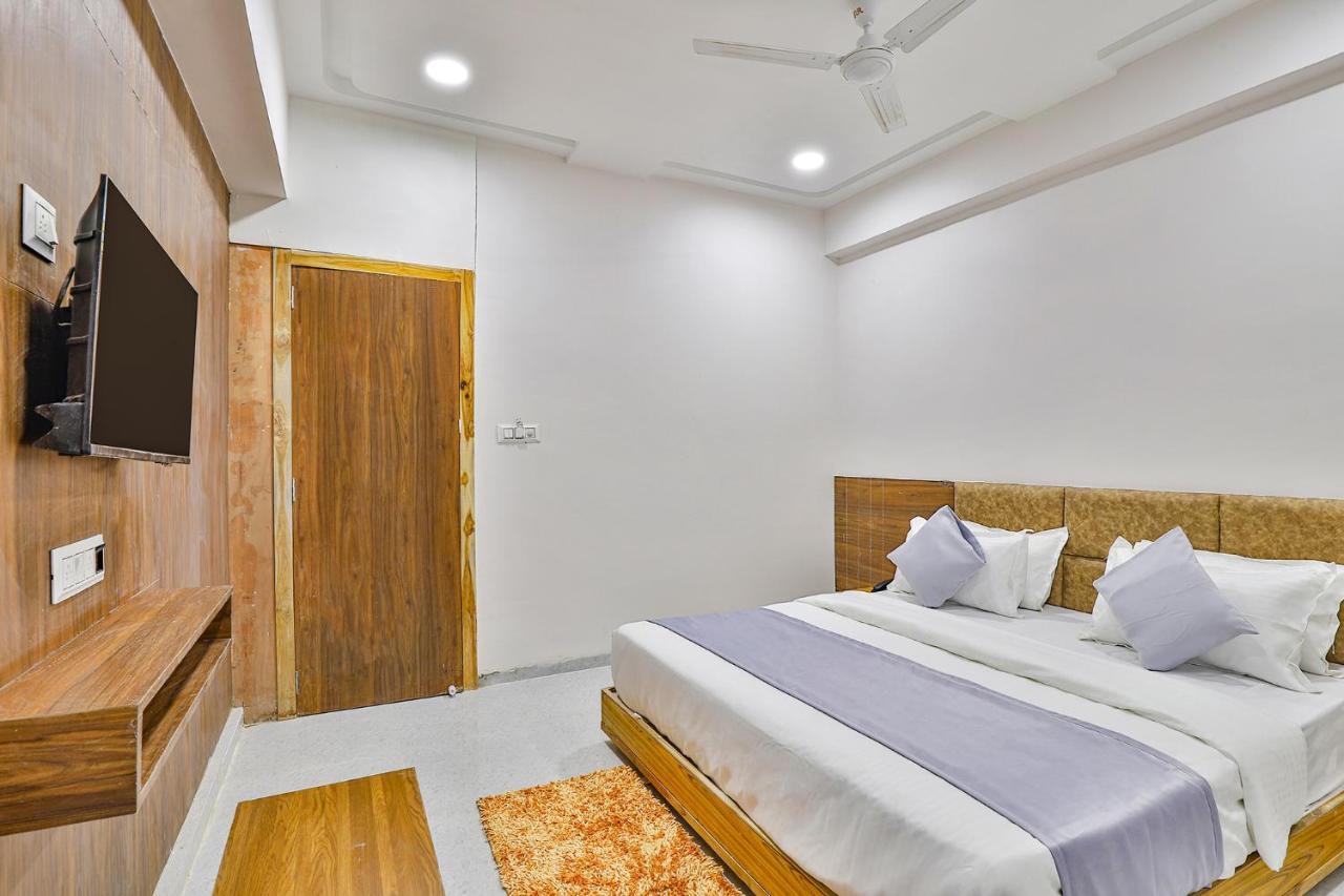 Fabhotel Parkland A Ahmedabad Exterior photo