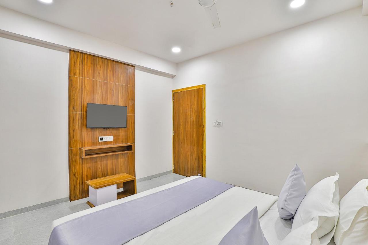Fabhotel Parkland A Ahmedabad Exterior photo