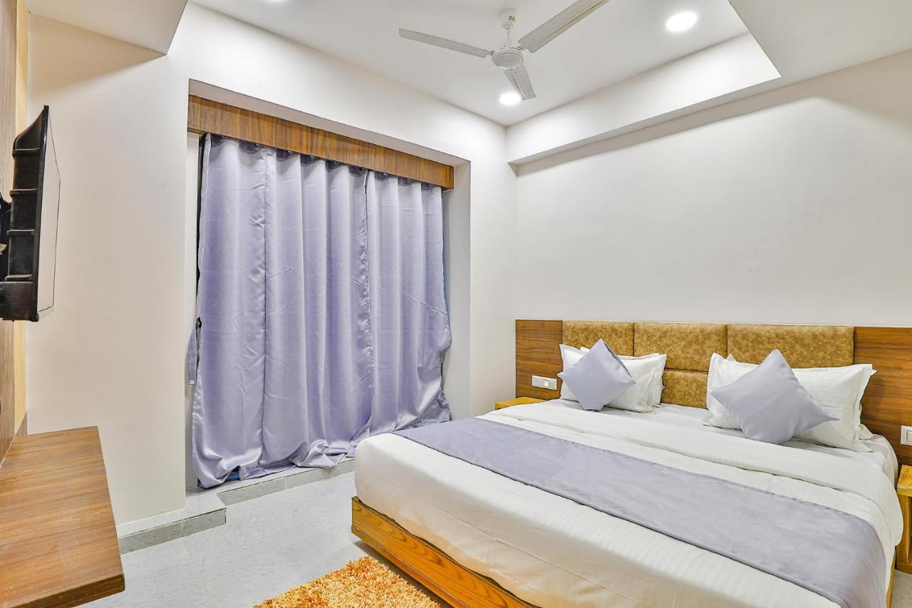 Fabhotel Parkland A Ahmedabad Exterior photo