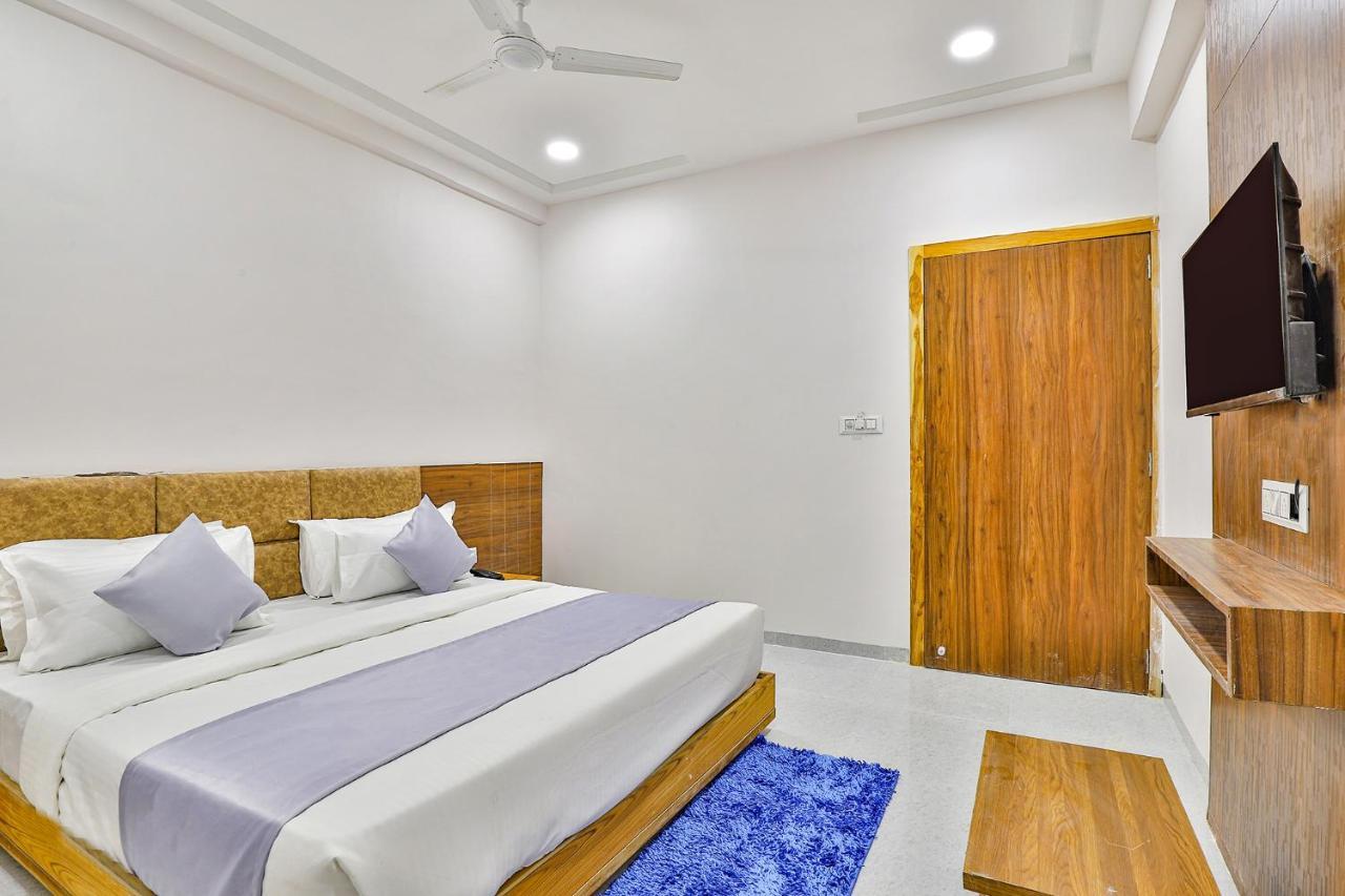 Fabhotel Parkland A Ahmedabad Exterior photo